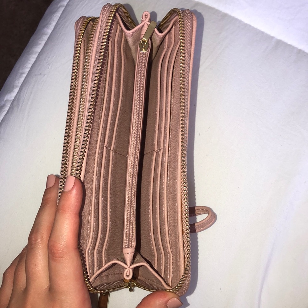 Pink Wallet - Picture 4 of 5